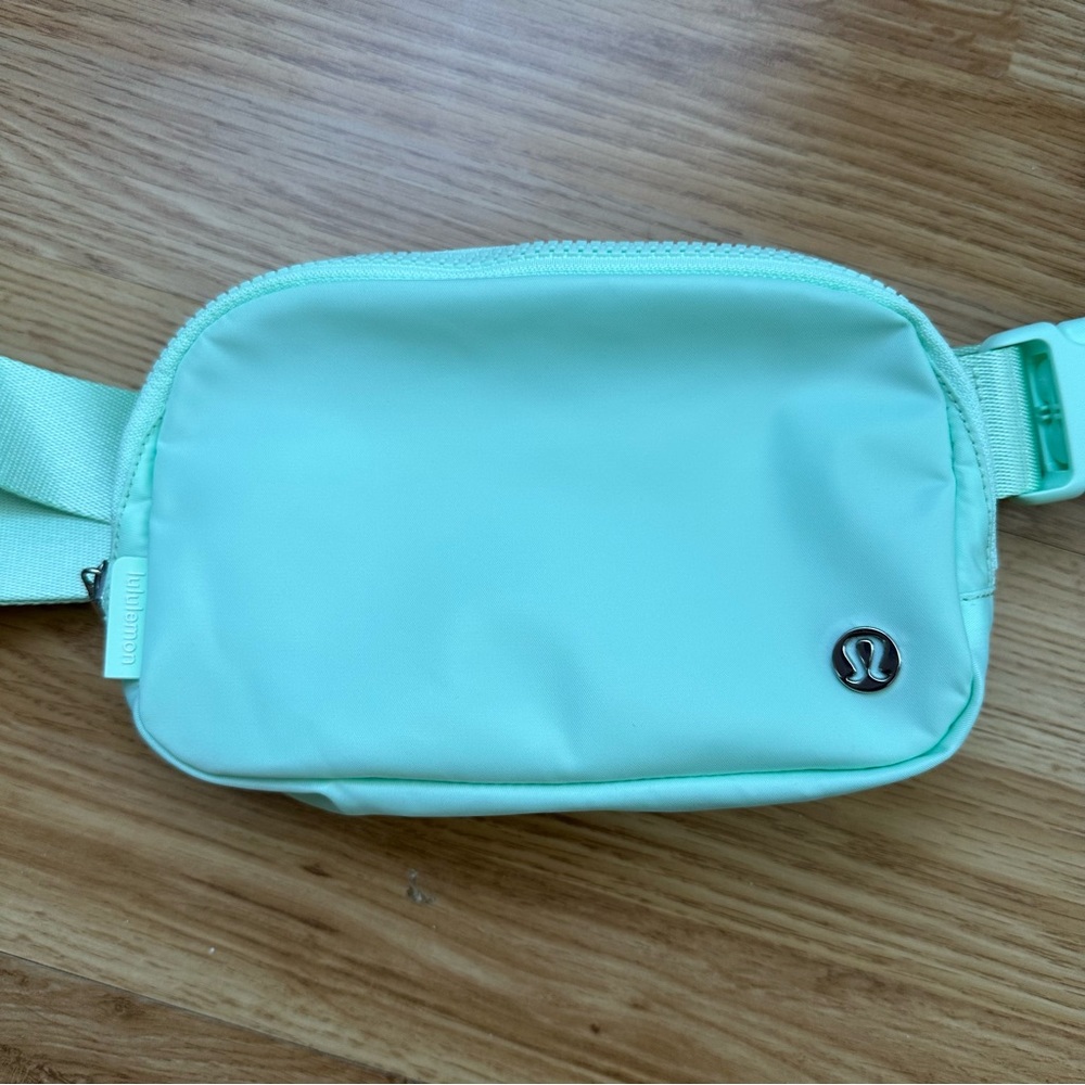 Lululemon Mint Moment Belt Bag 1L